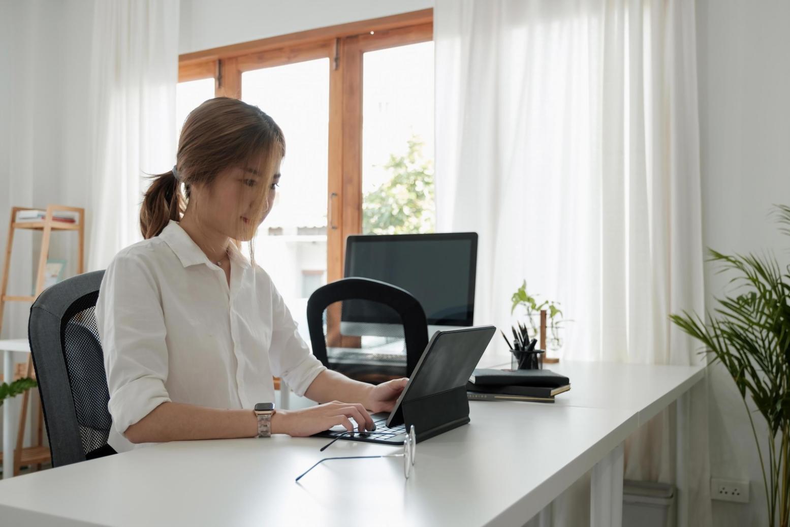 Business efficiency monitoring dashboard showing real-time performance metrics