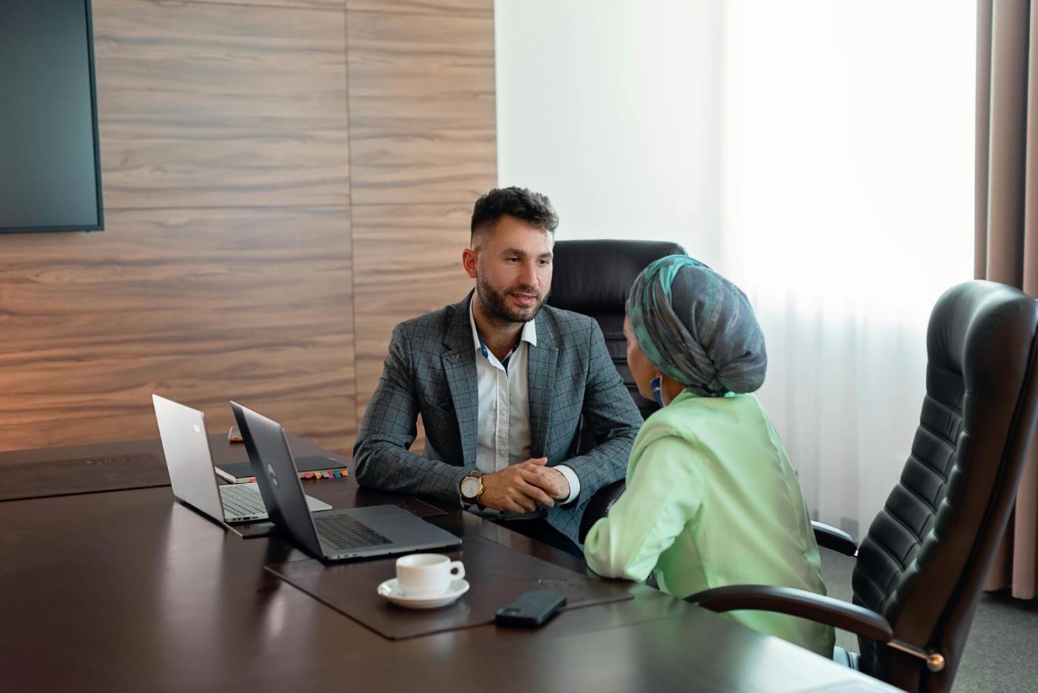 Workshop participants analyzing efficiency monitoring scenarios during hands-on training session